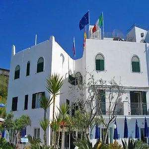 ホテル Punta Imperatore 4*